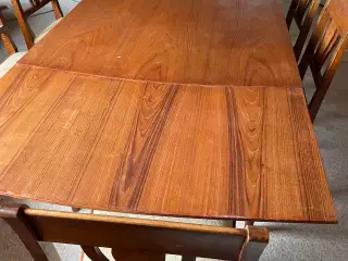 Teaktræs spisebord med 6 stole