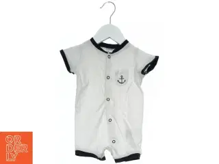 Kortærmet baby heldragt med ankerdesign fra H&M (str. 56)