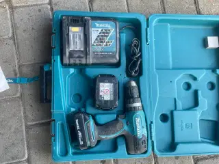 Makita boremaskine 18v med 2 batteri oplader