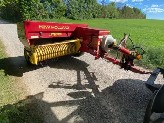 Sperry New Holland Hayliner 377 Presser