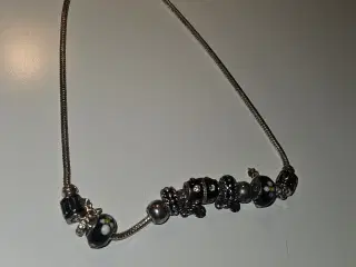 Pandora halskæde med 13 charms