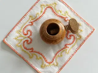 Gammel nøddeknækker