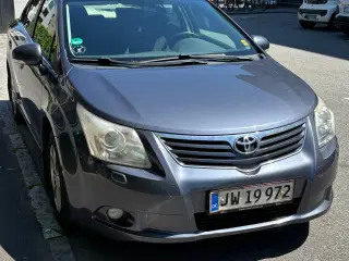 Toyota Avensis 1,8 sedan, 6 gear.