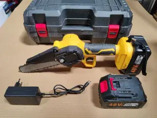 Batteri kædesav med 6" sværd.