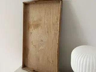 Vintage Bakke i træ. Patineret.
