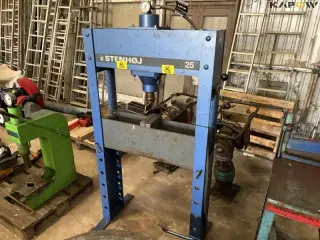- - - 25 ton presser