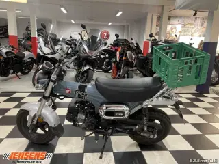 Honda ST 125 Dax