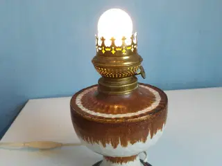 Antik lampe – K.C.S. Mosbrenner olielampe ombygget