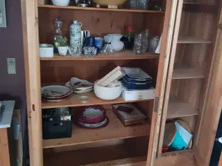 Afsyret antik skab. Cirka 1920.