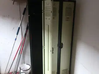 Omklædningsskabe / rengøringsartikler m.m.