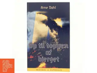 Op til toppen af bjerget af Arne Dahl (f. 1963) (Bog)