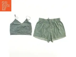 Sæt med top og shorts fra Primark (str. 146)