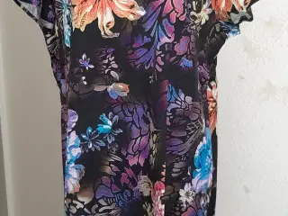 Kjole med blomster. Flotte farver/Str:XL/2XL.
