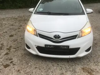 Ny syn  Toyota Yaris 1.4-4d  2013 Grøn ejerafgift 