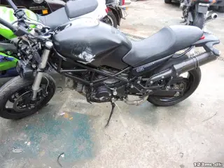 Ducati 695 Monster