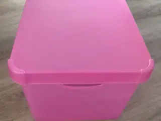Plastikkasser med låg