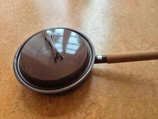 Emaljeret pande med låg fra Arabia