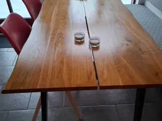 Planke bord, Massiv.