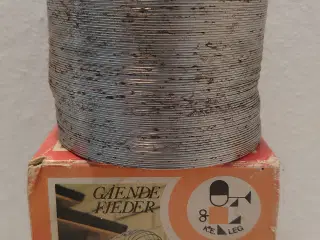 Gående fjeder fra Ke Leg med æske. Omkring 1960-70