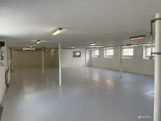 Lager/produktion incl fri vand og varme