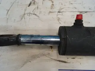 Valtra T213 Frontlift Cylinder V37715600