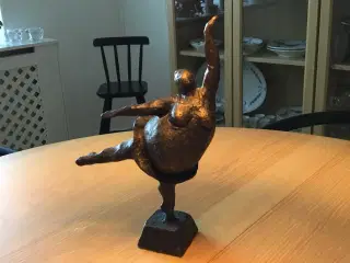 Bronze figur dansende kvinde