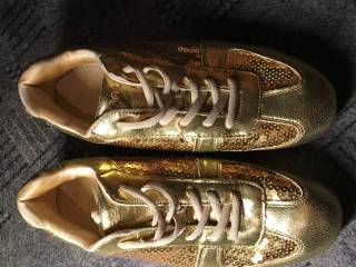Guld sko med pailletter til salg