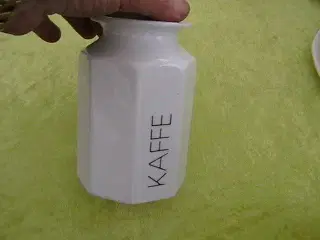 RETRO: Hvid keramik krukke til Kaffe.