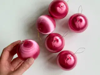 Lyserøde silkekugler, 6 stk samlet