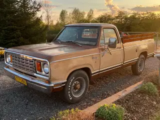 Dodge d200 