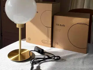 NY Bordlampe fra Menu designet af Tim Rundle 