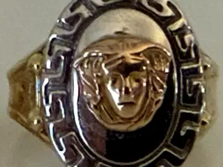 Flot Versaces Medusa-ring i 14 kt guld