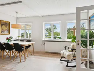 Sjældent udbudt hus med unik udsigt over Arresø