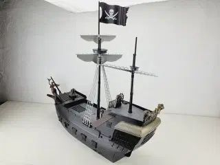 Disney Zizzle Ultimate Black Pearl Pirates