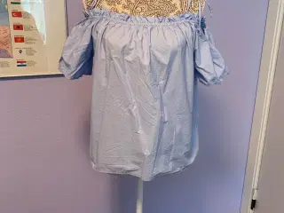 H&M - skulderbluse