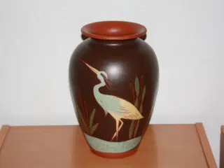 Vase i keramik med dekor og mønster af fugl /trane