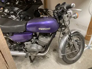 Suzuki GT250 B Veteran