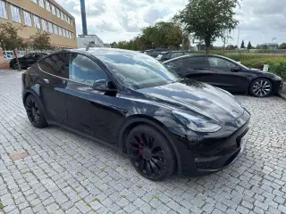 Tesla Model Y  Performance AWD