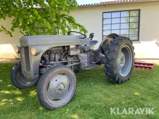 Traktor Ferguson 25