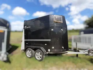 Humbaur Pegasus år 2002 sort