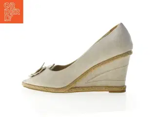 Beige kilehælsko med bånddetalje (str. 40)