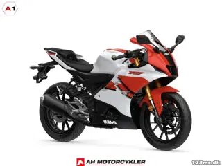 Yamaha YZF 125 R Anniversary White