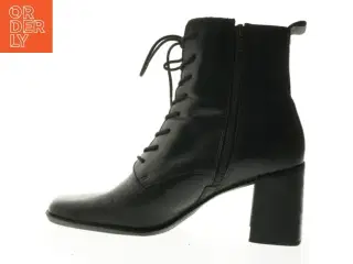 Sorte snørestøvletter fra Nine West (str. 8,5 )