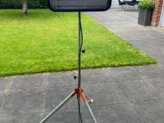 Kraftig arbejds lampe på stativ.