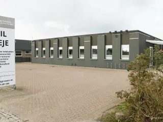 Synlig kontor- og lagerejendom i attraktivt erhvervsområde