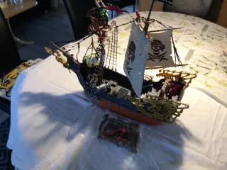 Super flot piratskib i plastik