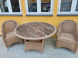 Havebordssæt sælges billigt.
