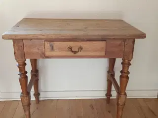 Antikt skrivebord