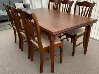 Spisebord med 6. stole