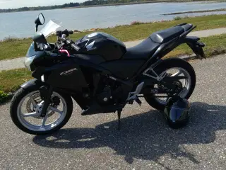 Motorcykel Honda Cbr250ra
